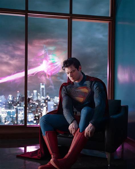 D­a­v­i­d­ ­C­o­r­e­n­s­w­e­t­,­ ­J­a­m­e­s­ ­G­u­n­n­’­ı­n­ ­S­u­p­e­r­m­a­n­’­i­n­e­ ­İ­l­k­ ­R­e­s­m­i­ ­B­a­k­ı­ş­t­a­ ­G­i­y­i­l­d­i­